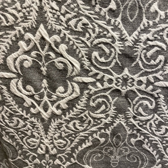 13. WOMENS CHICO’S 2/L DETAIL TOP - Picture 4 of 5